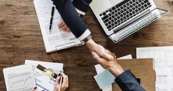 Notre agence web & webmarketing recherche stagiaires commerciaux